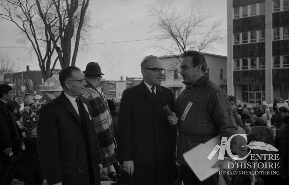M. le Maire?</br>1966. - Fonds Raymond Bélanger, CH548.