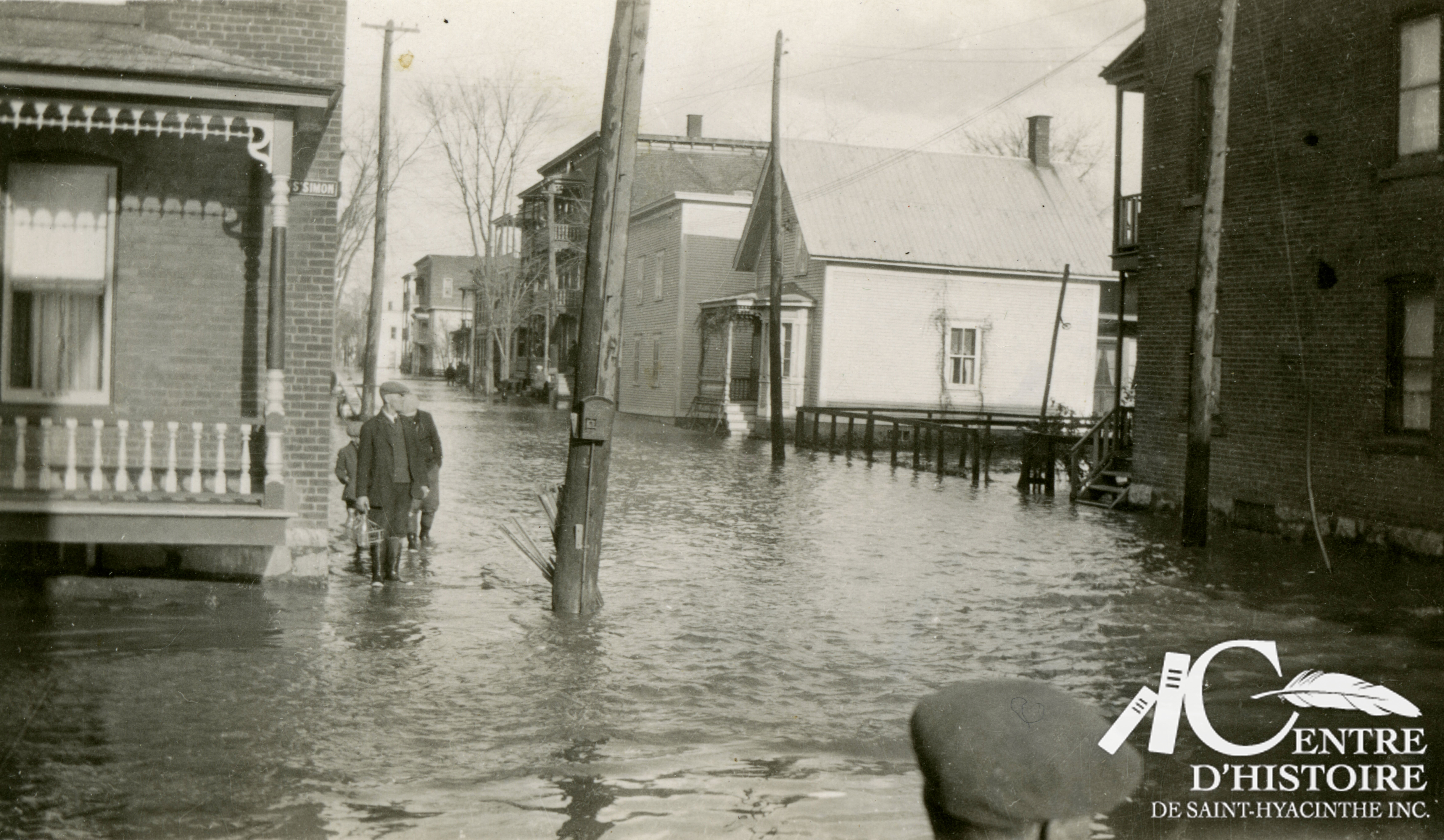 Inondation au coin des rues Saint-Simon et Saint-Amand