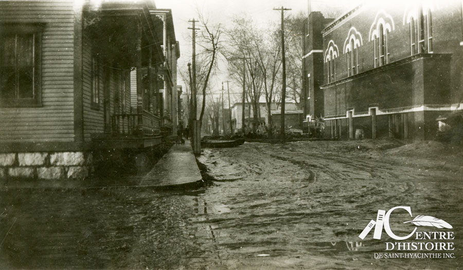 Inondation au coin des rues Robert et Marguerite-Bourgeoys en 1927