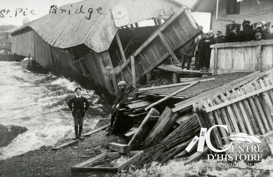 Le pont Barsalou détruit par l'inondation de 1901 (L'inscription sur la photo n'est pas véridique)