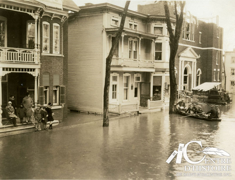 Inondation de la rue Concorde et de l'église Christ-Roi