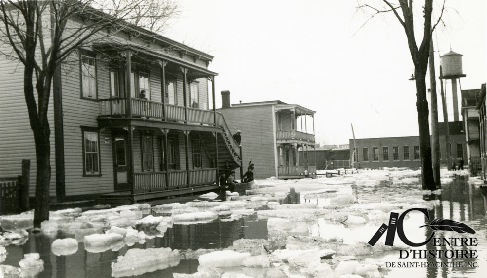Inondation au coin des rues Bibeau et Mondor