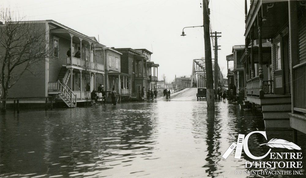 Inondation de la rue Concorde et du Pont Morison