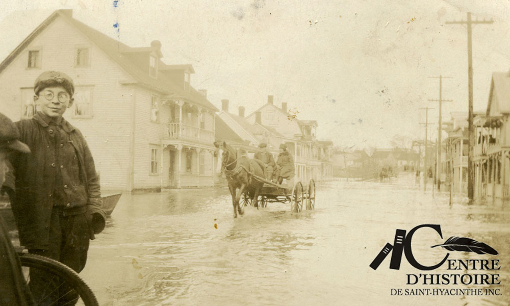 Inondation de la rue des Cascades et du pont T.-D. Bouchard