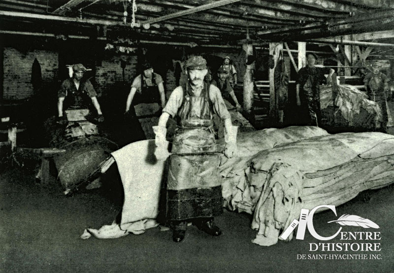 Des ouvriers de la tannerie Duclos et Payan vers 1924