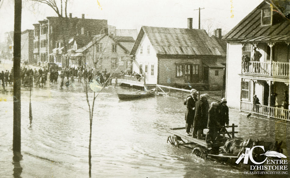 Inondation de la rue des Cascades et du pont T.-D. Bouchard en 1927