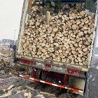 À la suite d'un appel du maire Claude Bernier, des chargements de bois de chauffage arrivent de partout au Québec. Le site de distribution est situé dans le stationnement des Galeries Saint-Hyacinthe.
