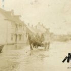 Inondation de la rue des Cascades et du pont T.-D. Bouchard