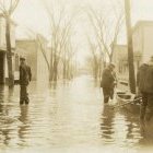 Inondation de la rue Duclos entre la rue Saint-Antoine et Marguerite-Bourgeoys en 1927